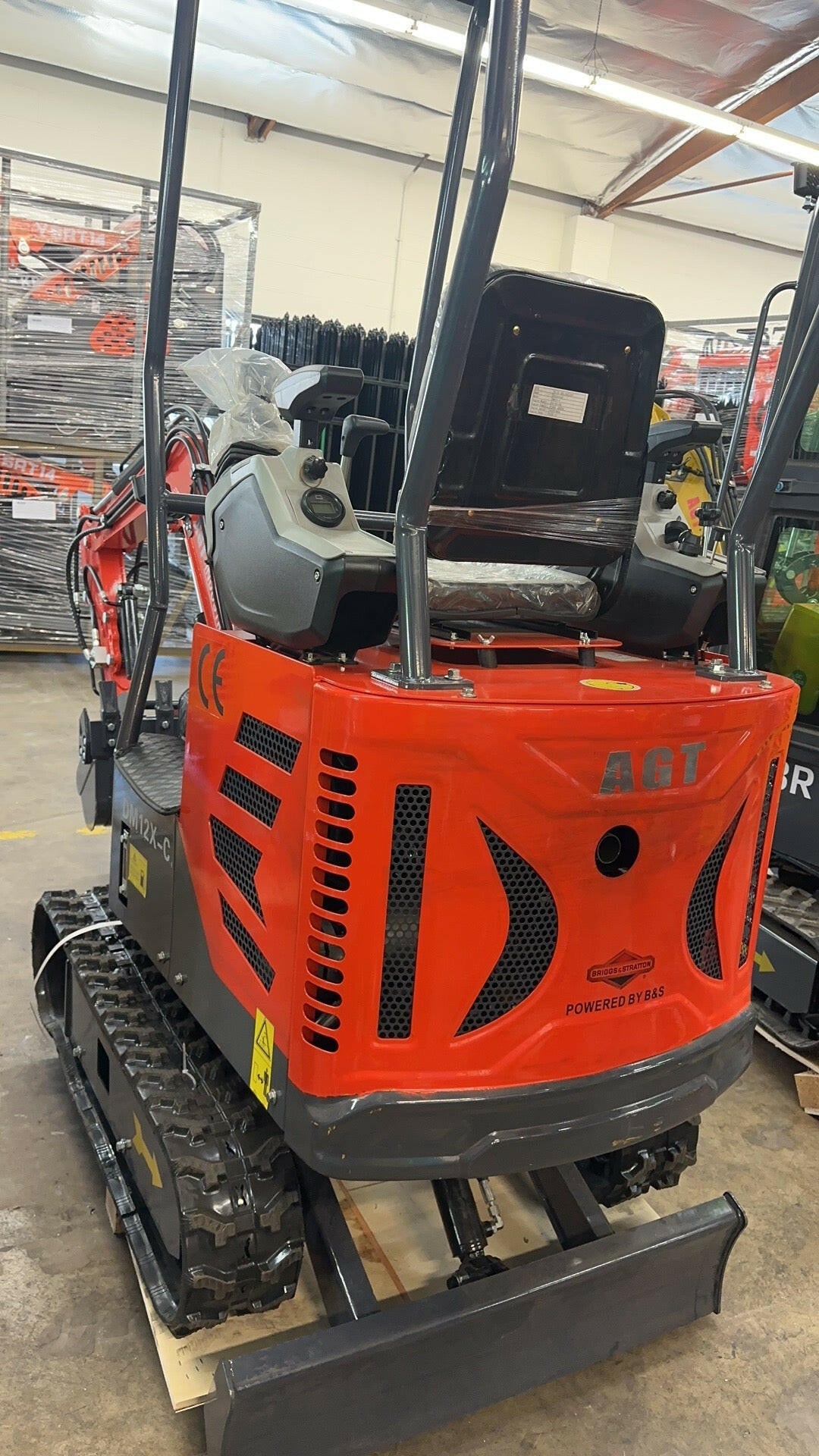 1 Ton, Upgraded Mini Excavator w/ Pilot Control & Swing Boom & Hydraulic Thumb | AGT-DM12X-C