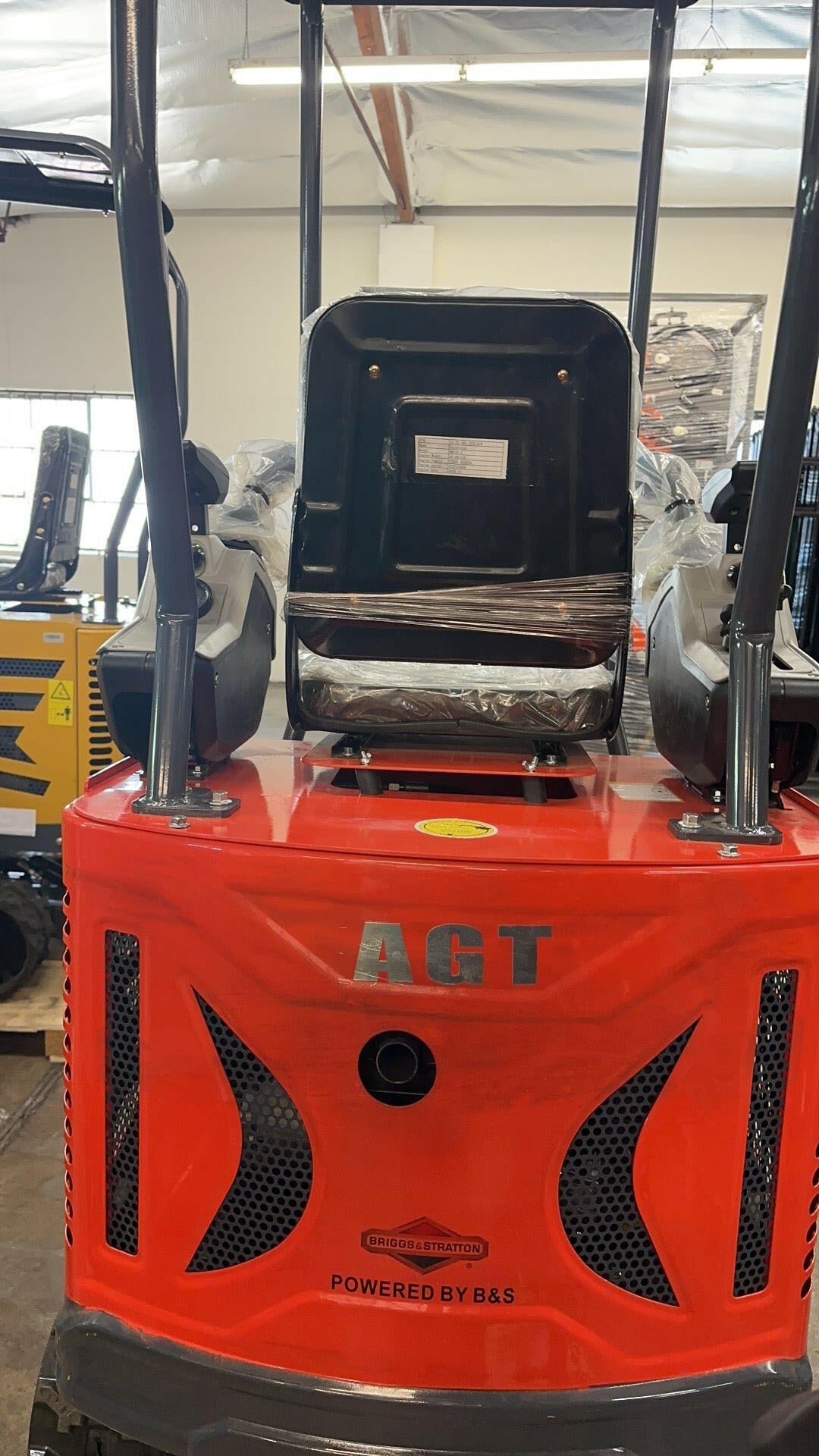 1 Ton, Upgraded Mini Excavator w/ Pilot Control & Swing Boom & Hydraulic Thumb | AGT-DM12X-C