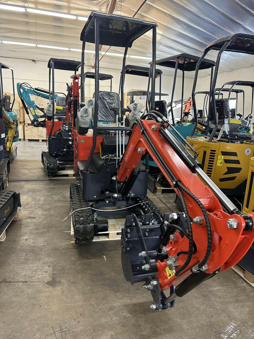 1 Ton, Upgraded Mini Excavator w/ Pilot Control & Swing Boom & Hydraulic Thumb | AGT-DM12X-C