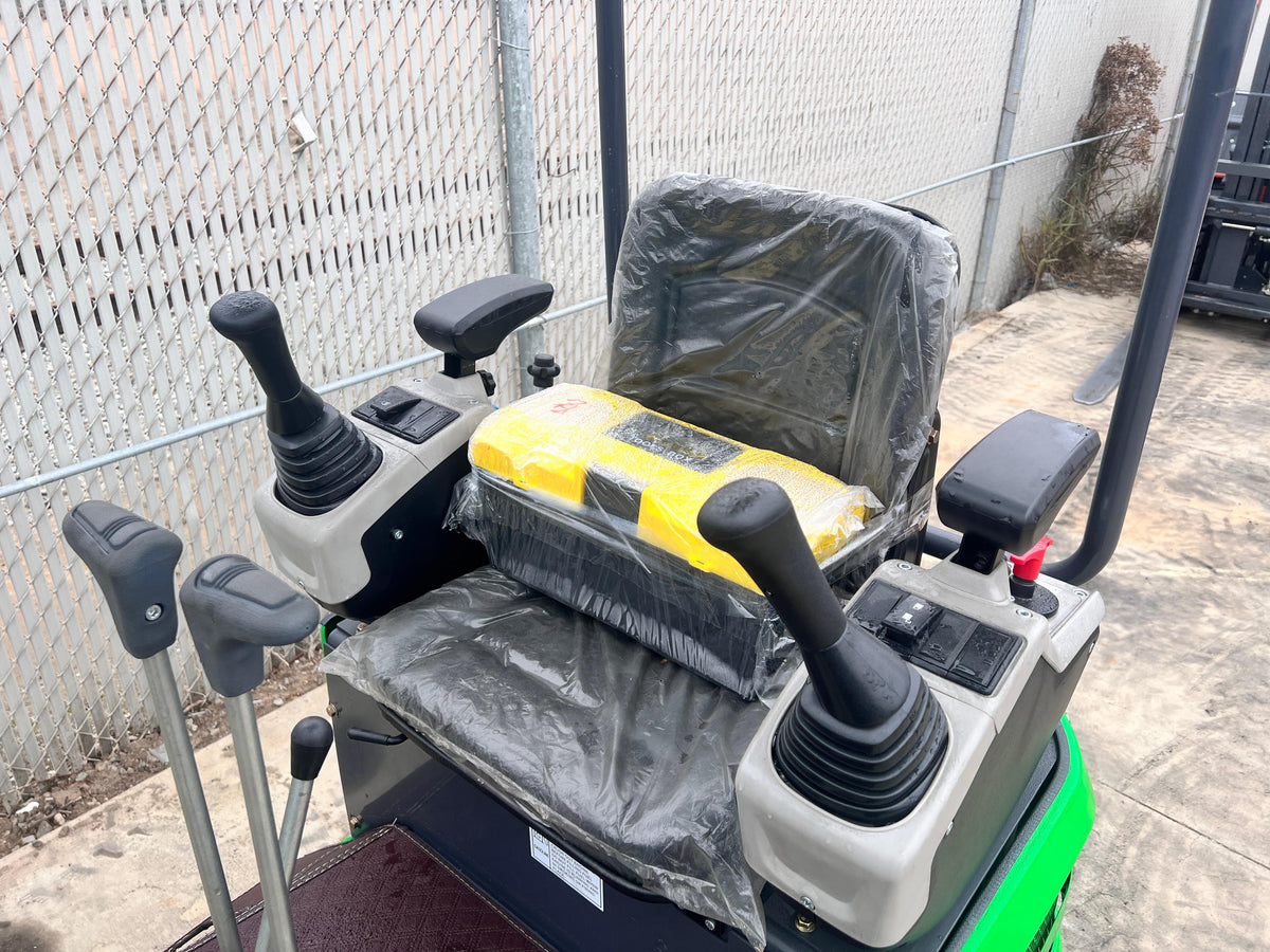 1 Ton, B&S Engine Mini Excavator w/ Hydraulic Thumb & Swing Boom | KX12-CB